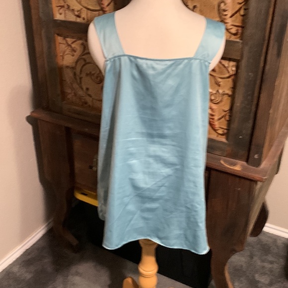 Vera Wang Sleeveless blue silk blouse Pale blue blouse ruffle down the front - Picture 4 of 5